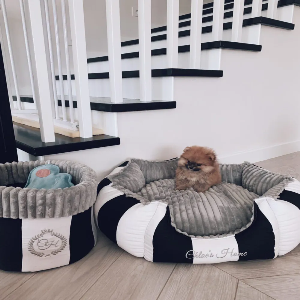 Chloe's Home Monte Carlo Bed for Dogs and Cats (Black)